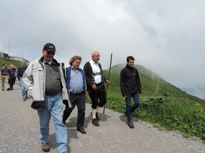 Fraktionsvorsitzender Thomas Kreuzer und Landtagsabgeordneter Eric Beißwenger wandern mit Vertretern der Presse am Fellhorn 