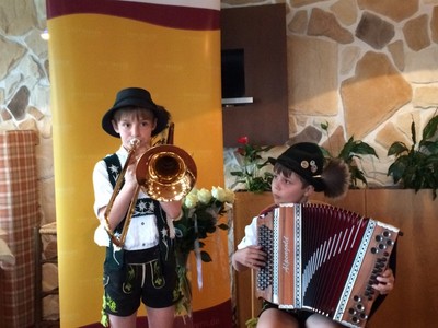 Musikalische Umrahmung: Severin Titscher und Bennie Berwanger, zwei Nachwuchs-Jodler-Stars ( 11 und 9 Jahre alt) haben den Gästen  mit ihrem Musik-Vortrag große Freude gemacht. 